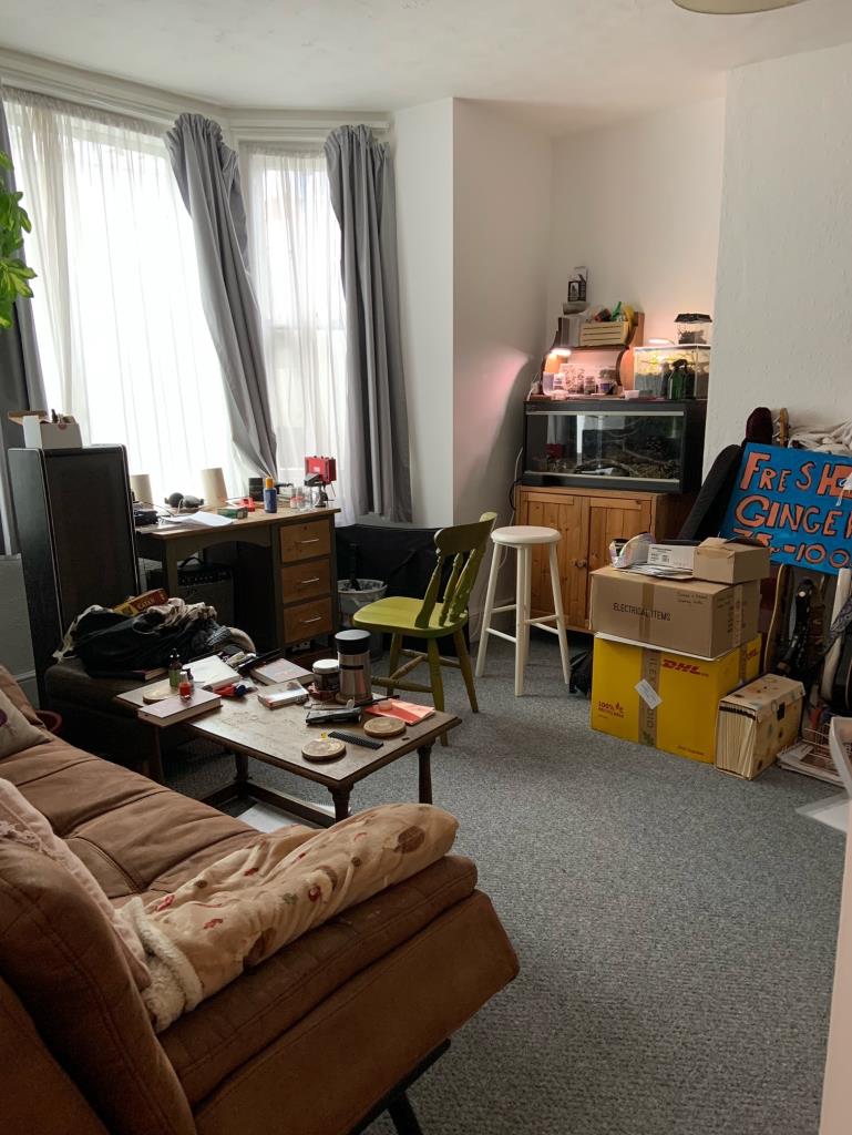 Lot: 62 - BLOCK OF FLATS FOR INVESTMENT - Lower Ground Floor Flat Living Room